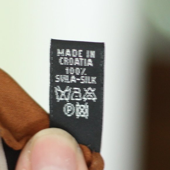 CROATA Celtic-like silk Scarf - Picture 5 of 5